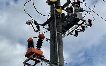 Máy biến áp cấp nguồn